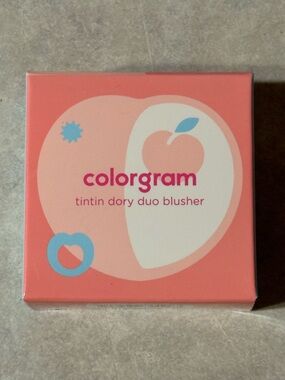 Colorgram Tintin Dory Duo Blusher is a dual-texture makeup product